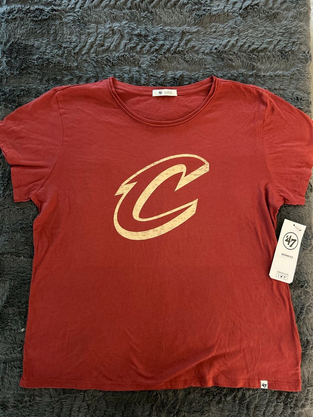 Cleveland Cavs 47 Women's XL  Marroon T-Shirt (NWT)